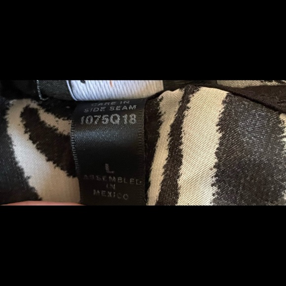 WOMENS TOPS-Woman’s Blouse-Zebra Striped - Picture 5 of 5